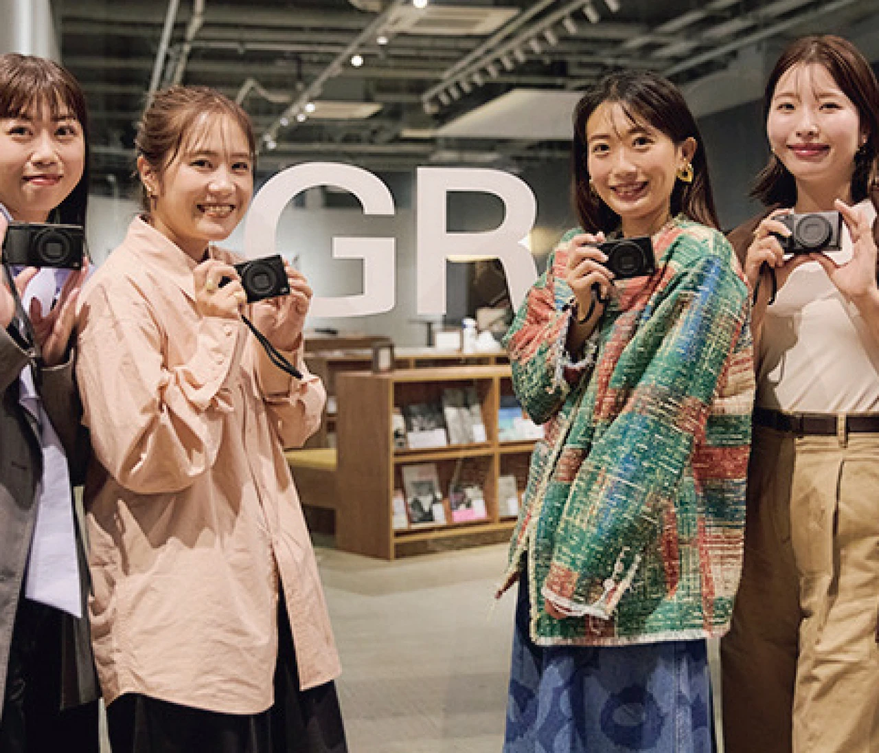 「カメラ部」の女子たちが、GR SPACE TOKYOで話題のGR Lessonを体験 #カメラ部 【 #スーパーバイラーズ バイラ部レポート】
