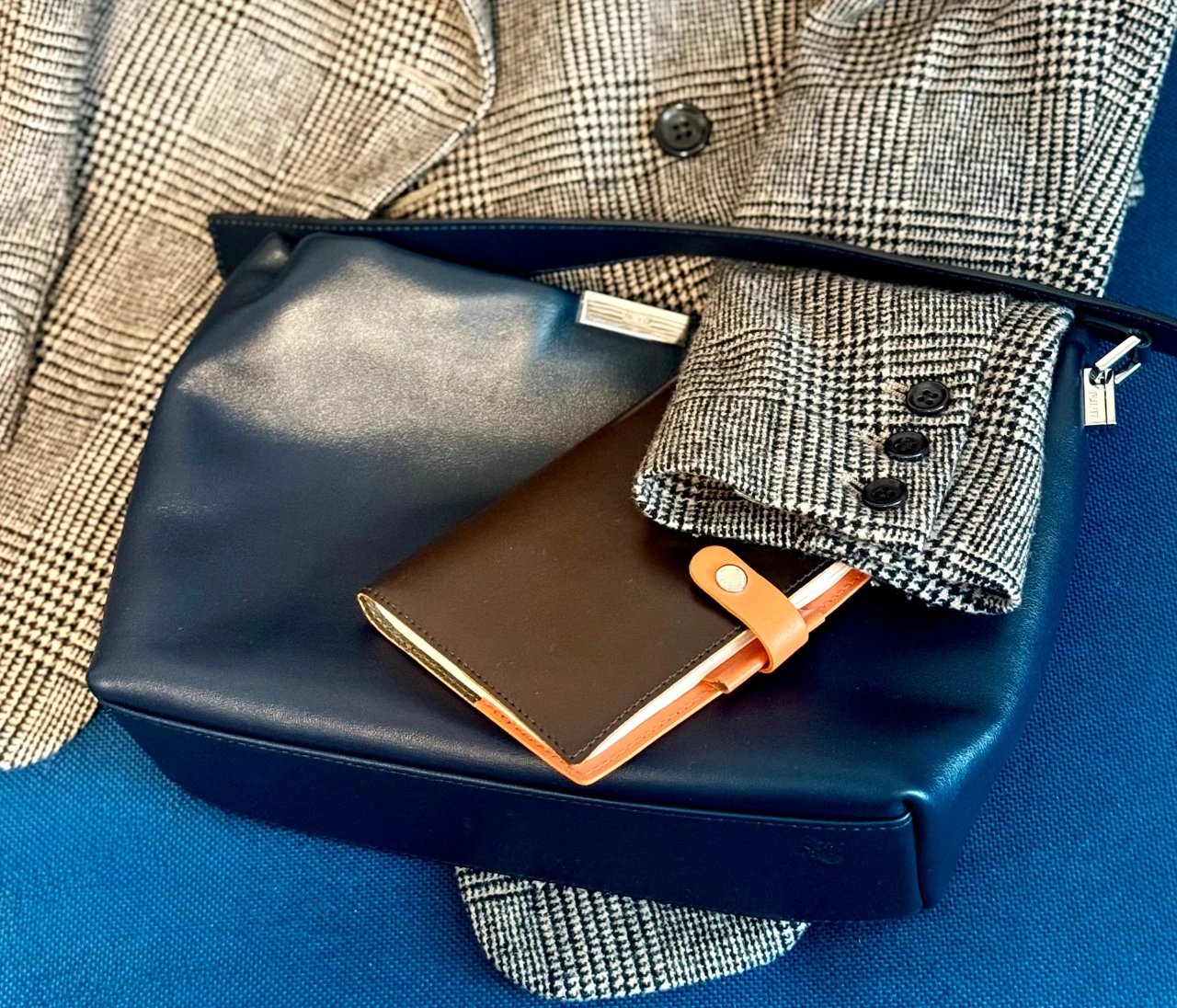 【PUNTI.(プンティ)】ネイビーのきれいめバッグの可能性。【エディターズピック】