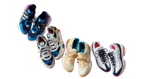 休日Tシャツワンピは“きかせ”ハイテク系スニーカーで今っぽく!