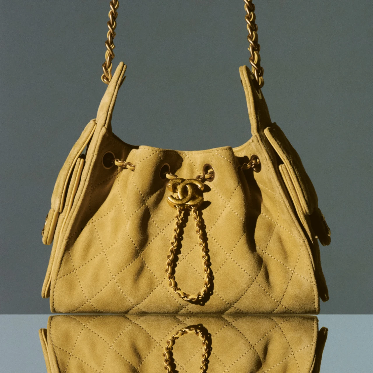 シャネルのアイコンバッグ「CHANEL 25」からミニサイズの新作が登場！【BAILA BUZZ vol.35】