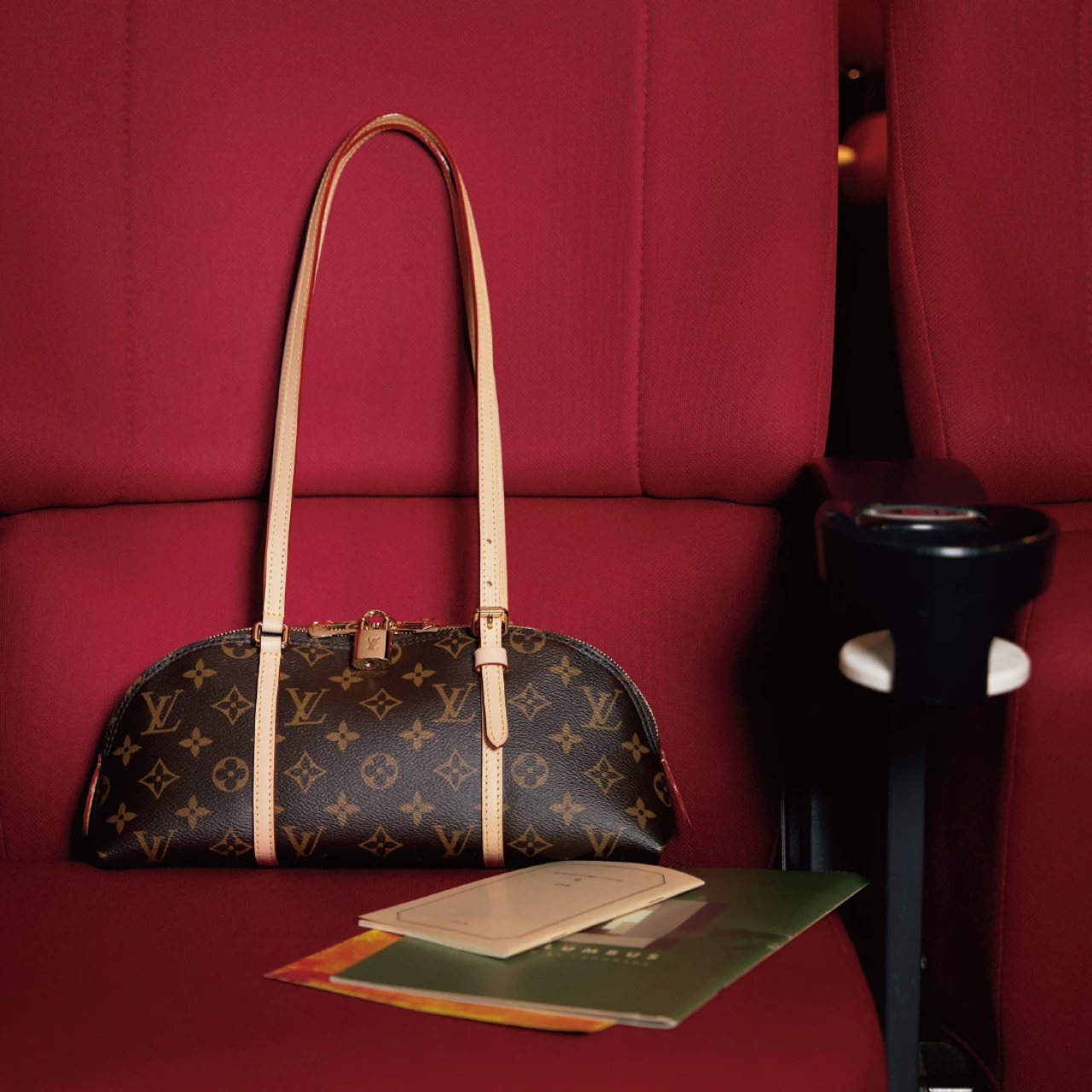 【ルイ・ヴィトンの格上げバッグ】新作バッグ「スクワイア EW」で自分らしく装って