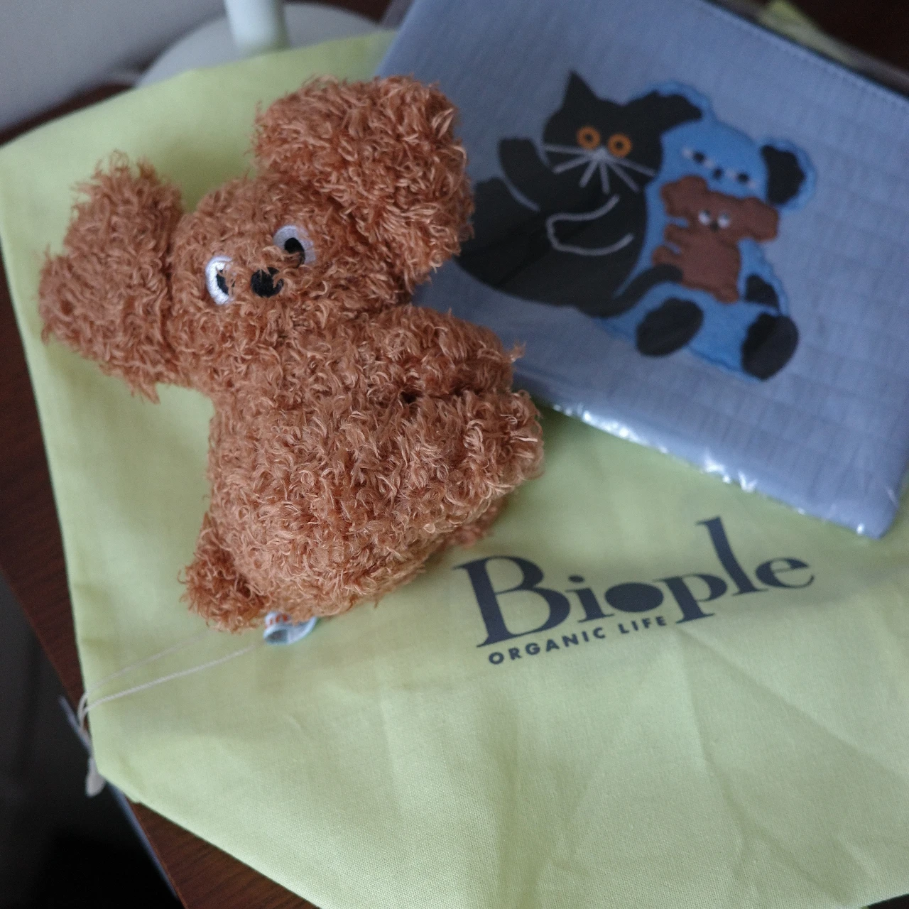 【話題沸騰】umao×コスメキッチンのポーチ&ぬいぐるみチャームがかわいすぎる!