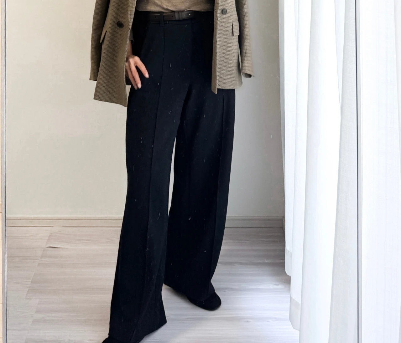 外回りの仕事の日はUNIQLOのブラッシュドジャージーワイドパンツで決まり！