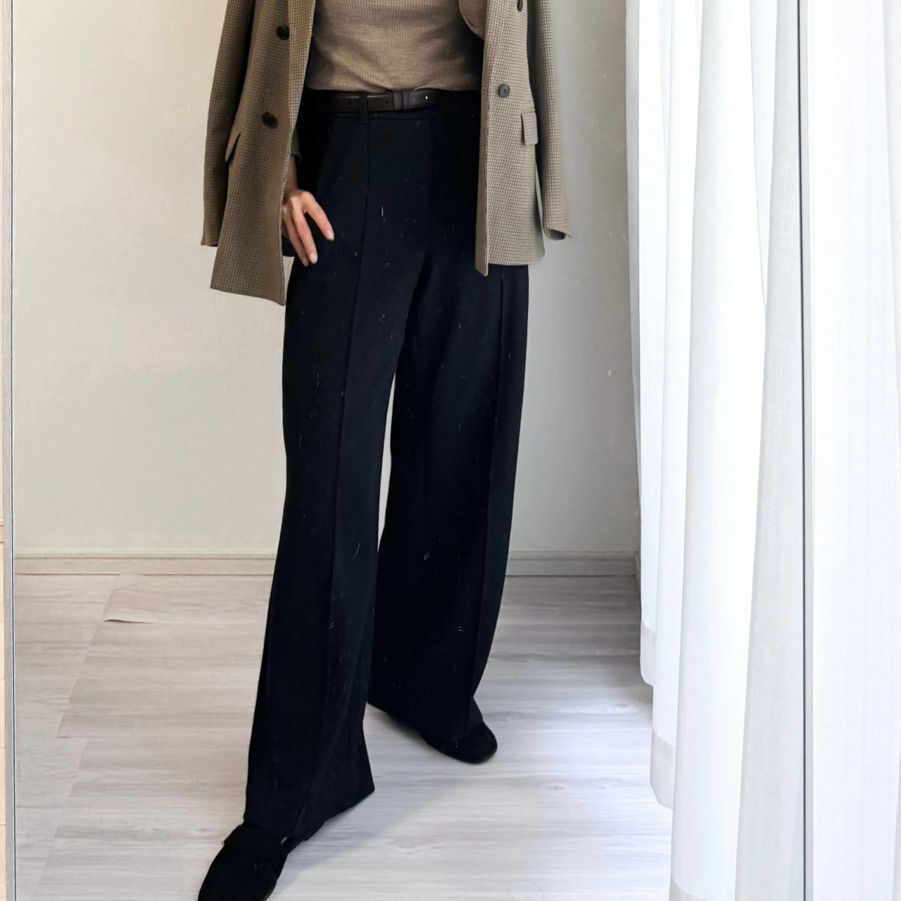 外回りの仕事の日はUNIQLOのブラッシュドジャージーワイドパンツで決まり!