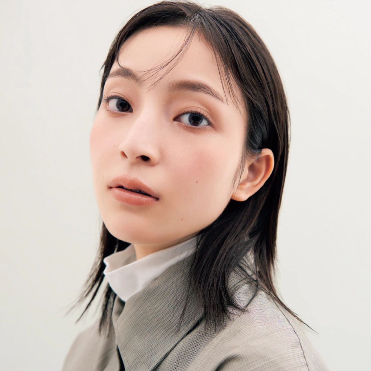 【30代の2026年最新秋メイク】アイメイクを令和ナイズ! ベージュ系パレットでつくる甘め&ハンサムアイ