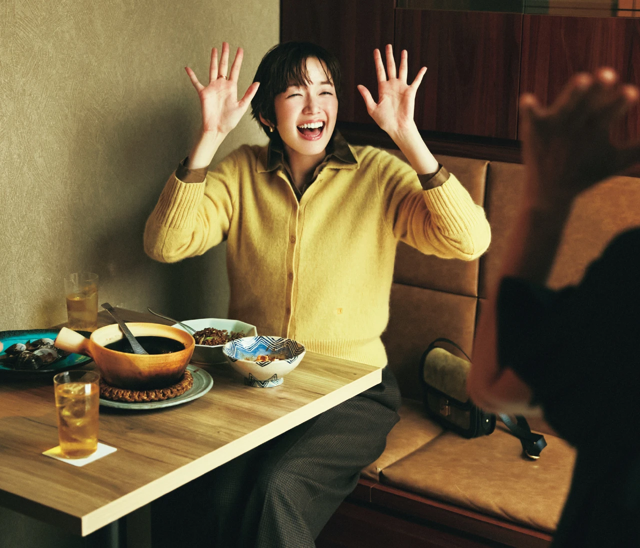 佐藤栞里が着回し！よく食べる12月はラクちんウエストゴムの【チェックパンツ着回し5コーデ】