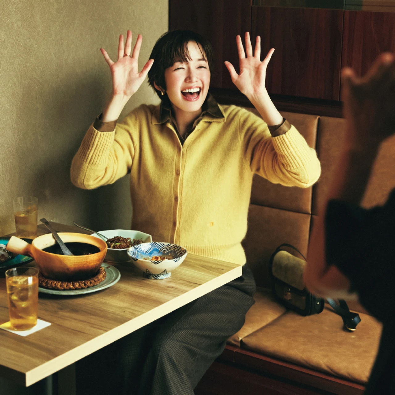 佐藤栞里が着回し！よく食べる12月はラクちんウエストゴムの【チェックパンツ着回し5コーデ】