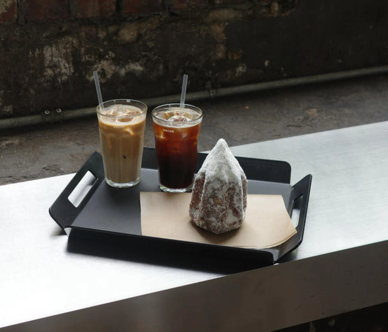 【韓国・聖水(ソンス)】〈Cafe Onion〉で味わう“工場リノベ×焼きたてパン”｜ソウルの人気ベーカリーカフェ完全ガイド