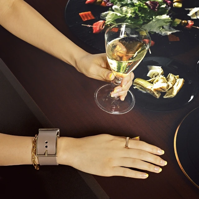 バレンタインはちょっぴり【冒険ネイル】で遊んでみない?