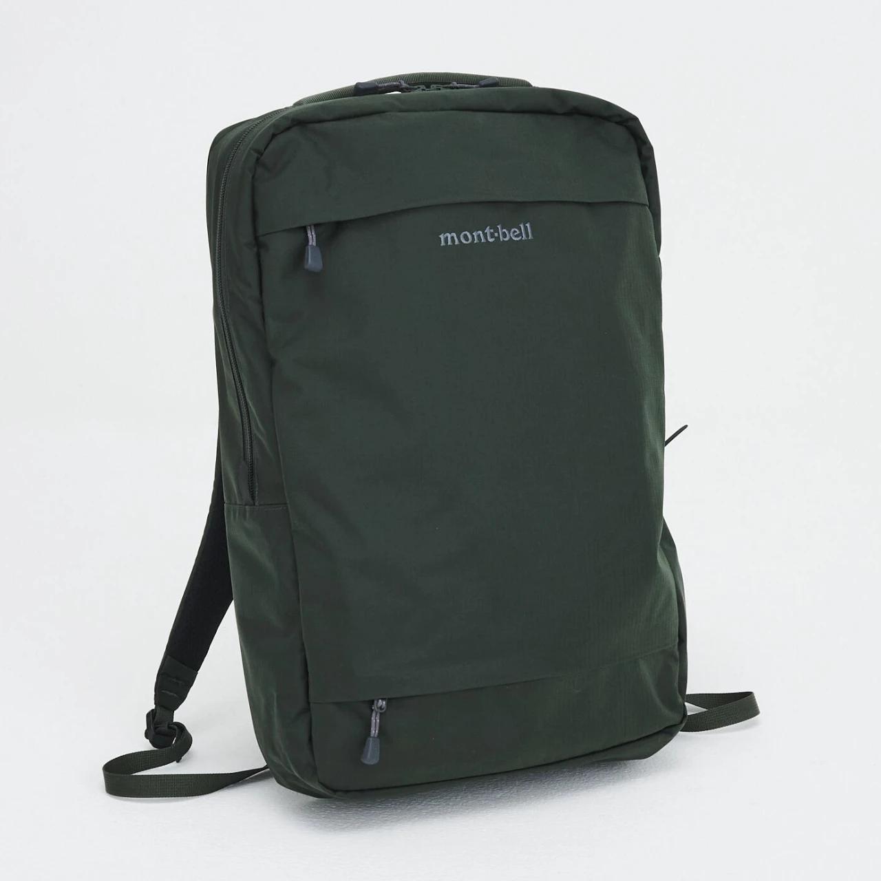 「モンベル」の薄型リュックで電車移動を快適に! 【優秀通勤リュック】