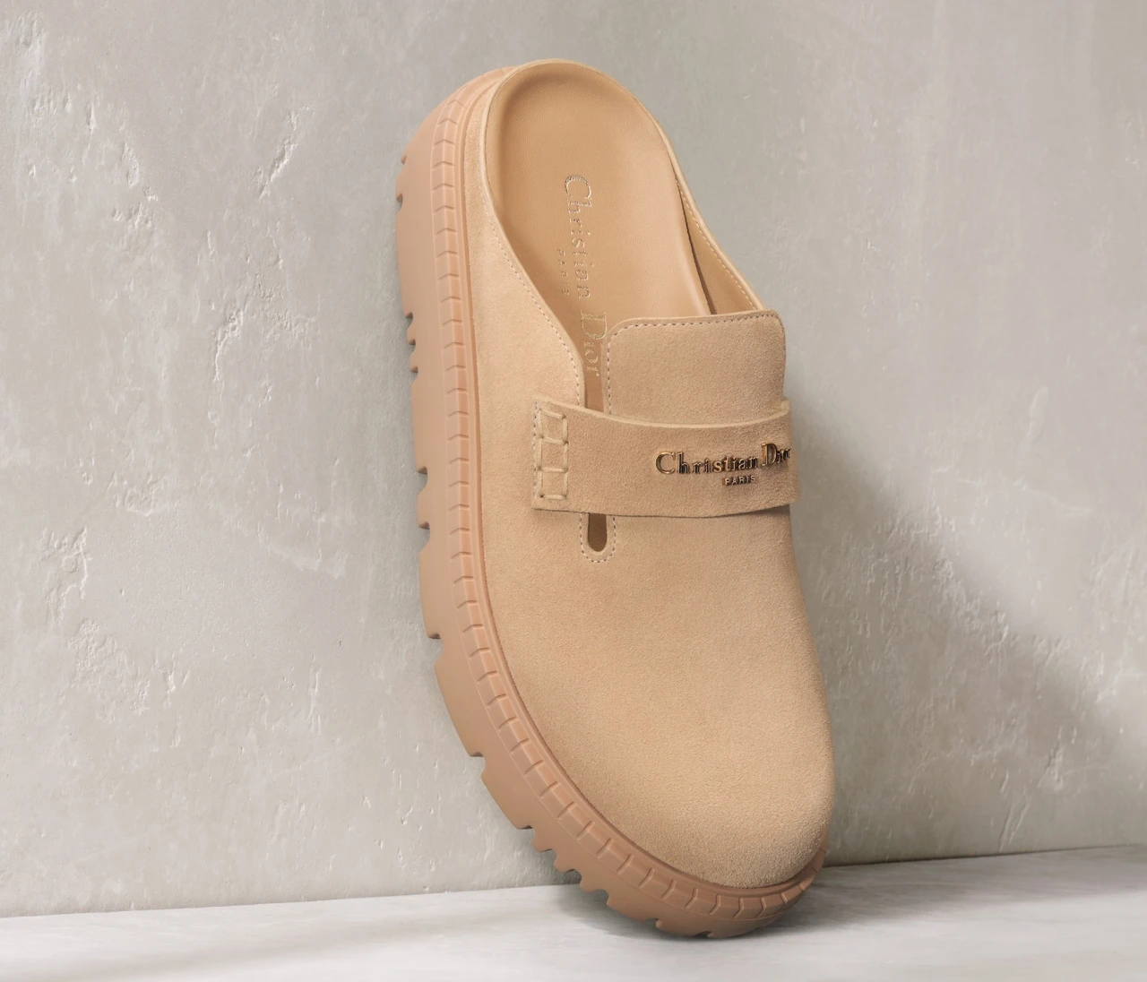 【ディオール】新作「ディオール ボーイ」シューズが登場。ローファートレンドを牽引するモダンな一足
