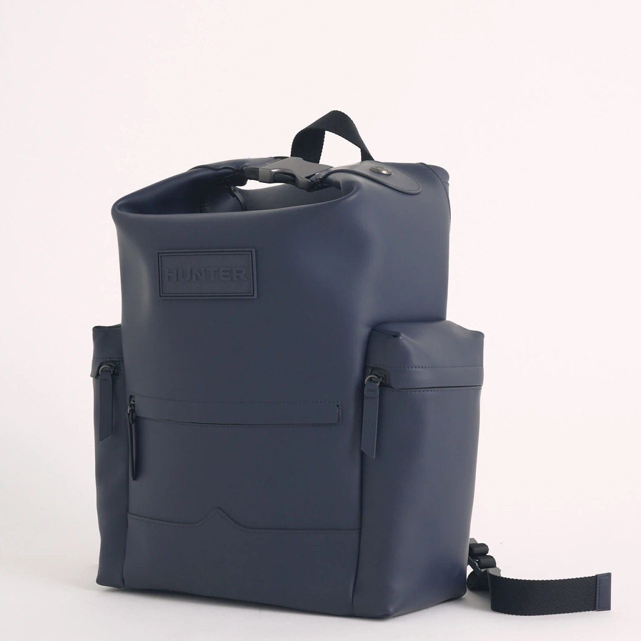 雨やホコリにも強い!毎日使いたくなる「ハンター」の高機能リュック【優秀通勤リュック】