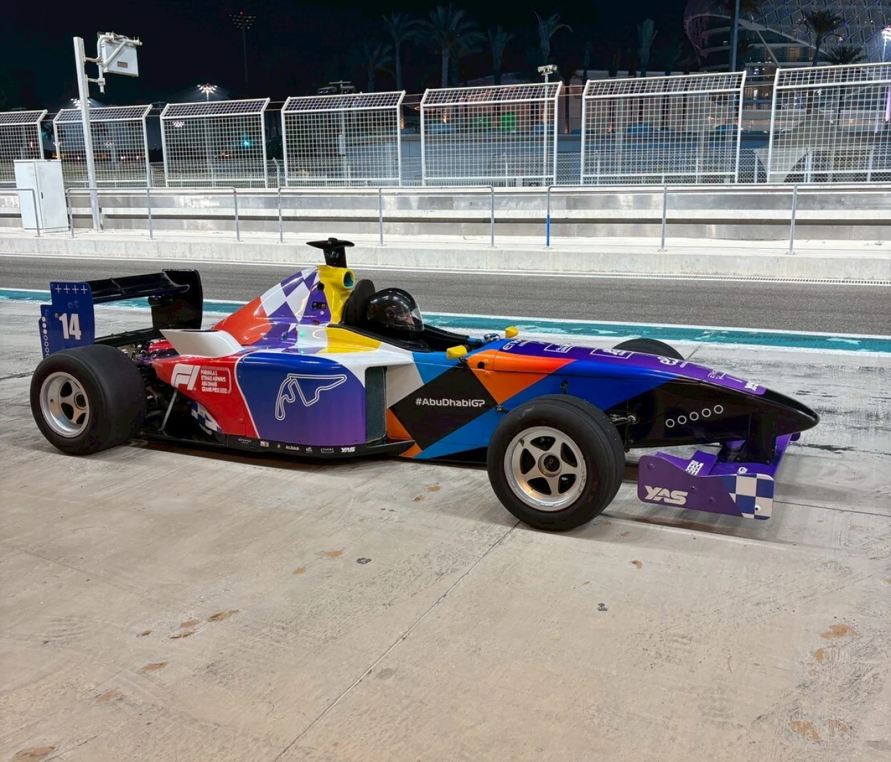 アブダビで夢のレーシング体験!Formula Yas 3000レポート