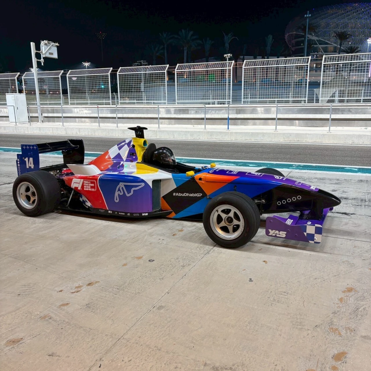 アブダビで夢のレーシング体験!Formula Yas 3000レポート