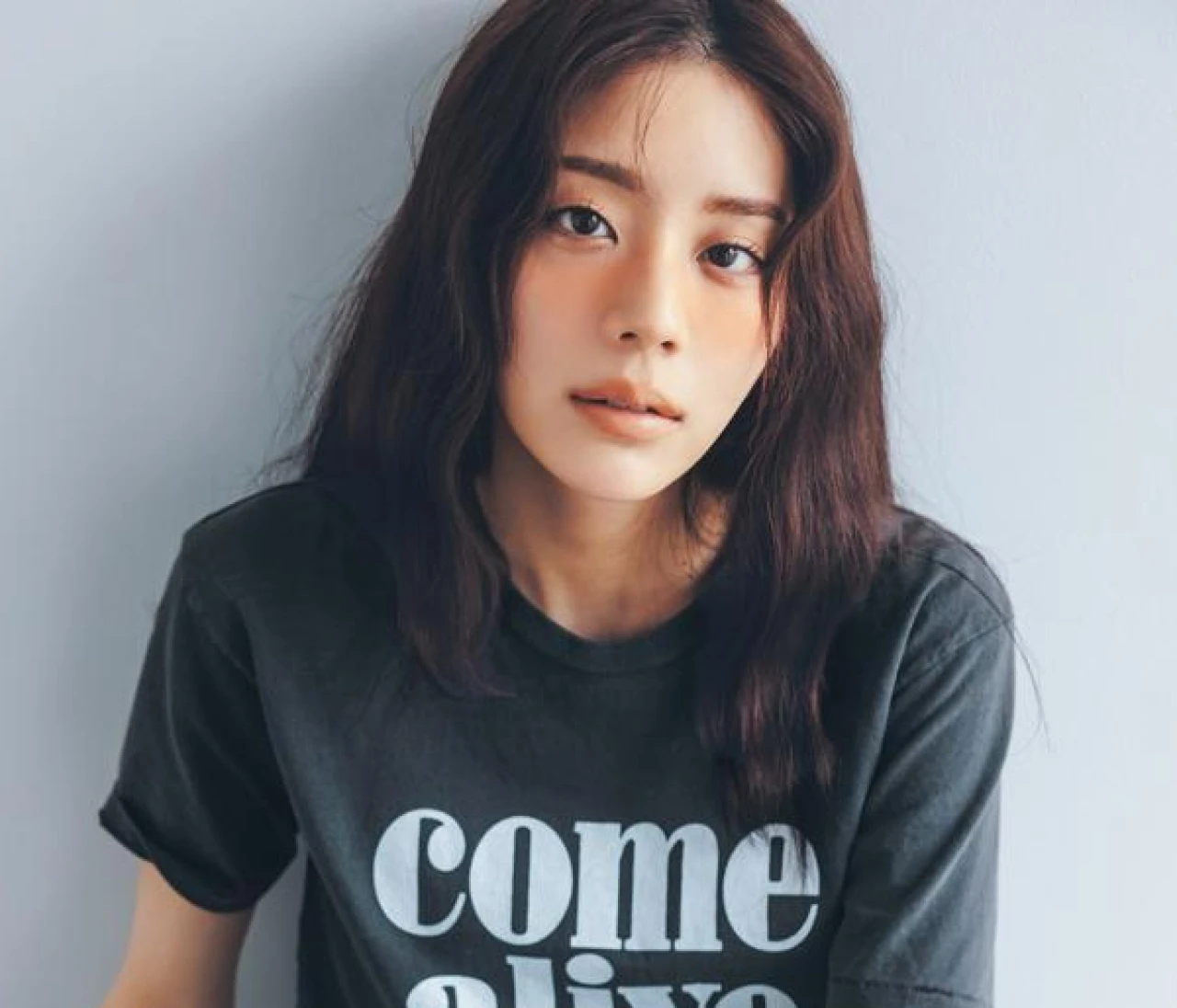 【Tシャツを着る日のメイクどうする？】洒落ムードをつくるメイクテク8選（写真）　