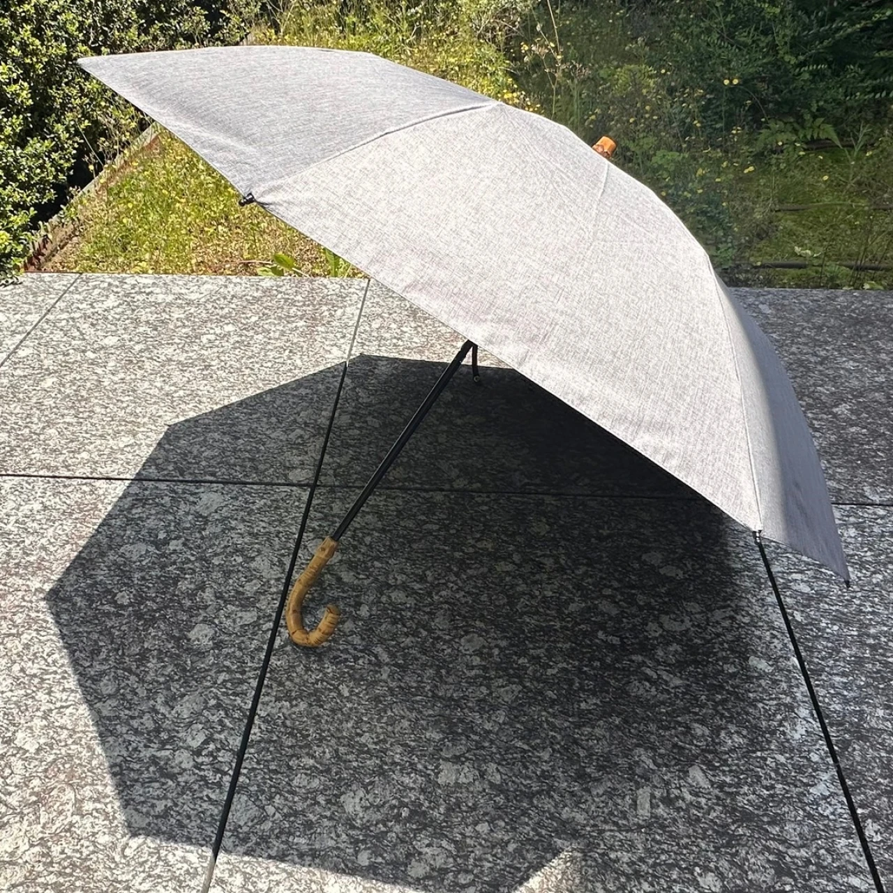 「ウーボ（UVO）」の”2段折り”と旅したら日傘のよさがわかった！【エディターズピック】