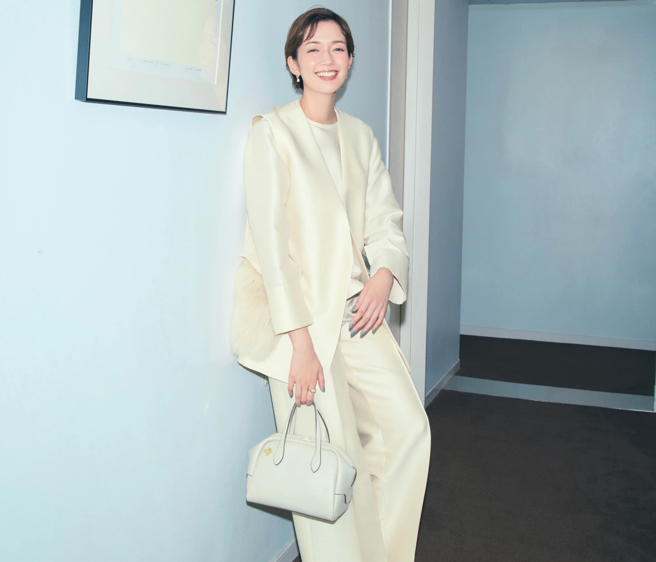 【カセット服コーデ】暗い色が増える冬に映えるアイボリーが正解【BAILA今日のコーデ】