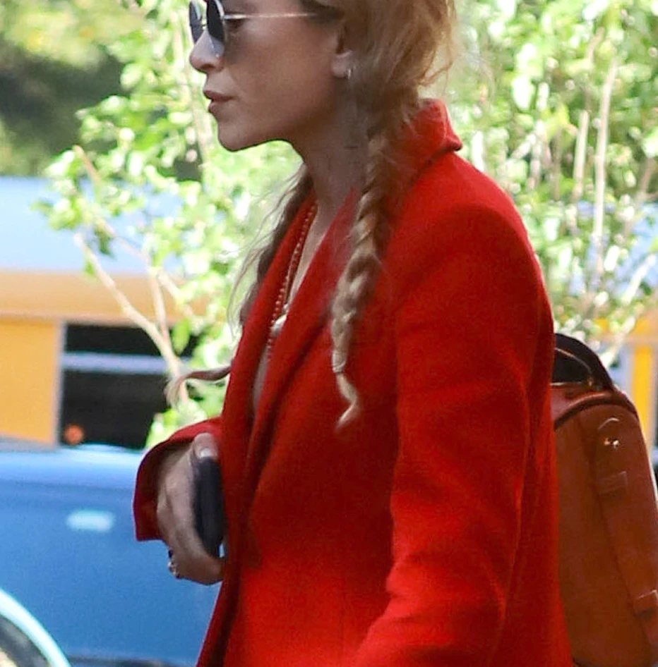 鮮やかカラーだからキマる！メアリー＝ケイト・オルセン【日めくりセレブ】