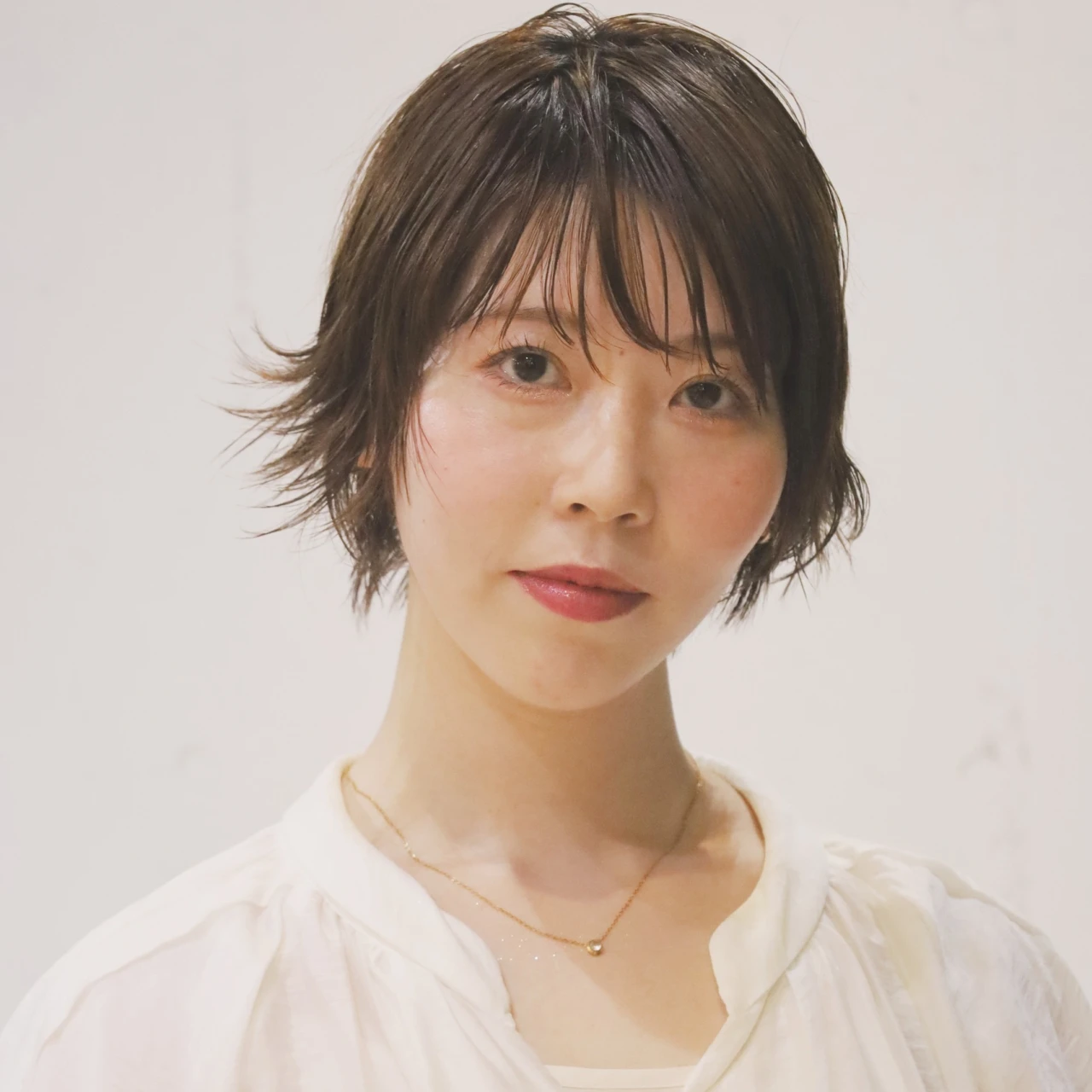 【ショートボブ・30代~40代大人の髪型】涼しい髪型!エアリーなマニッシュショートボブ