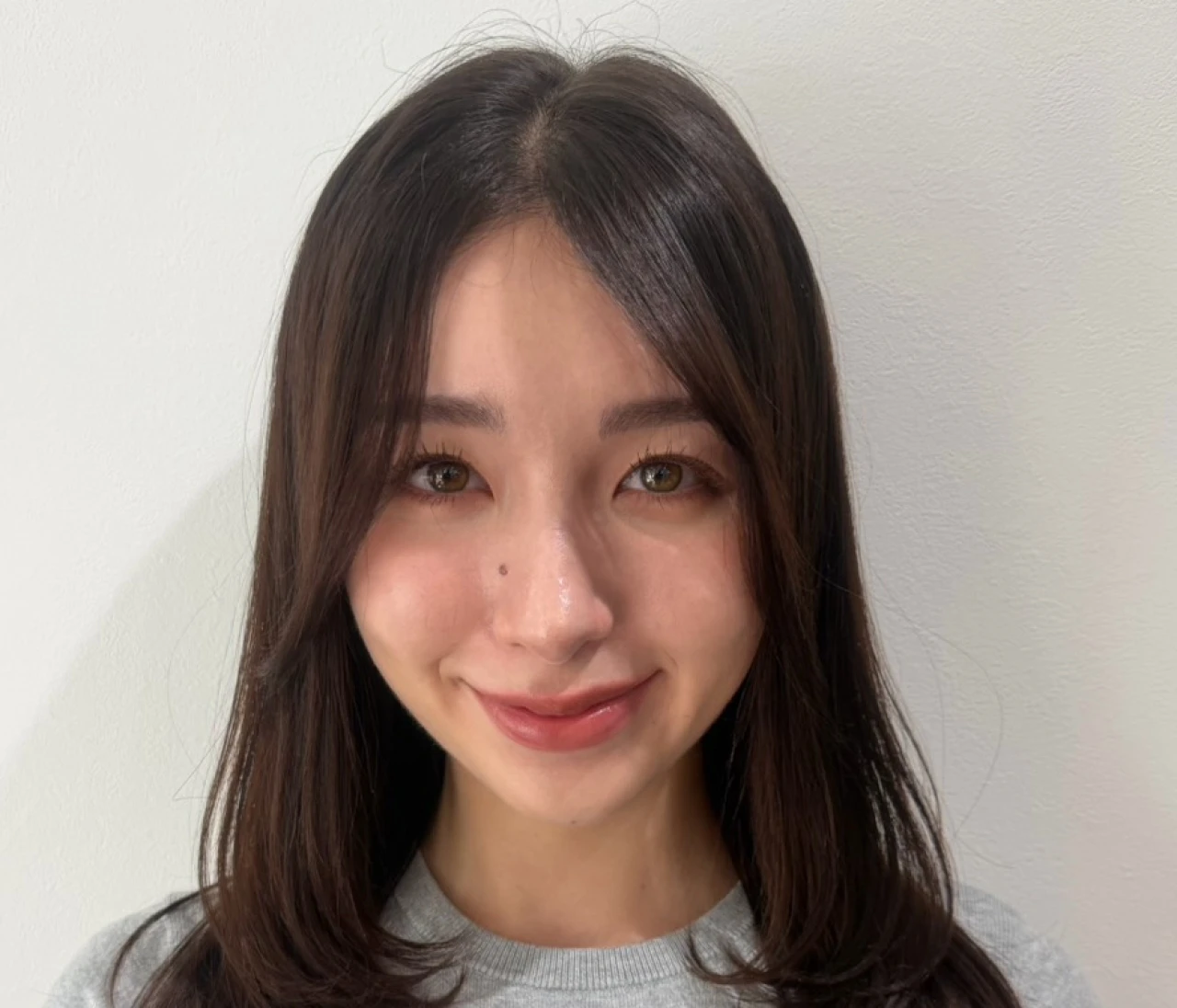 【2026年秋トレンドレイヤー】ワンカールで華やか美人見え！ フェミニンレイヤー