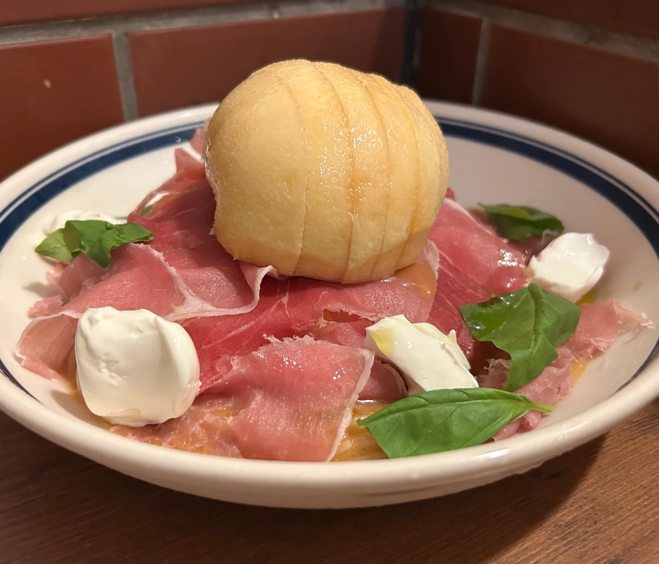 【名古屋】予約困難な人気店の絶品ピザ＆桃メニューを実食！