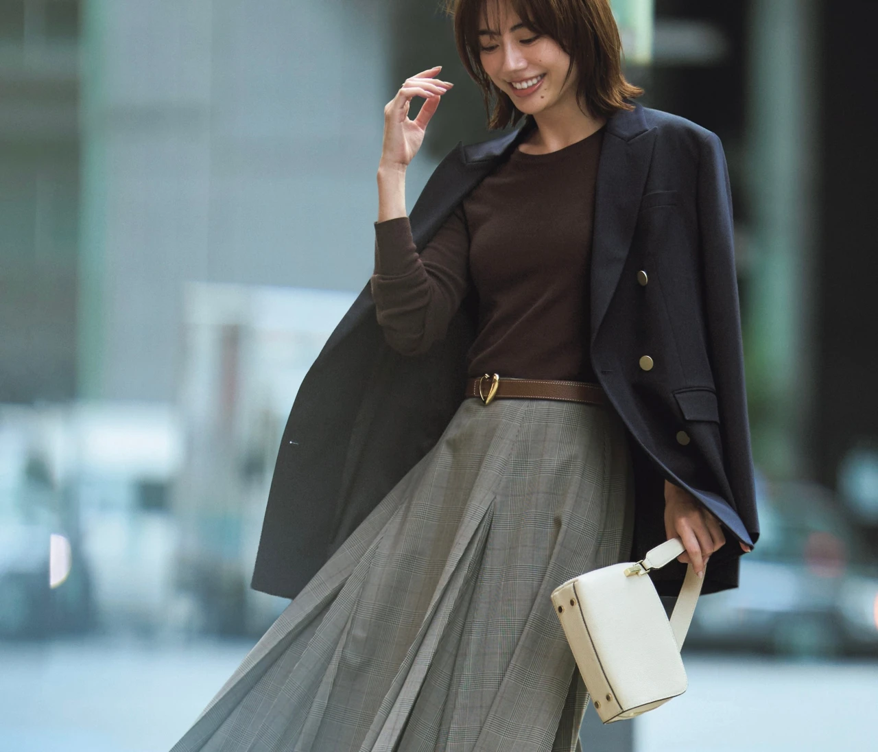 予想最高気温30℃／ときめきが3拍子そろった主役スカートを軽快に揺らして【BAILA今日のコーデ】