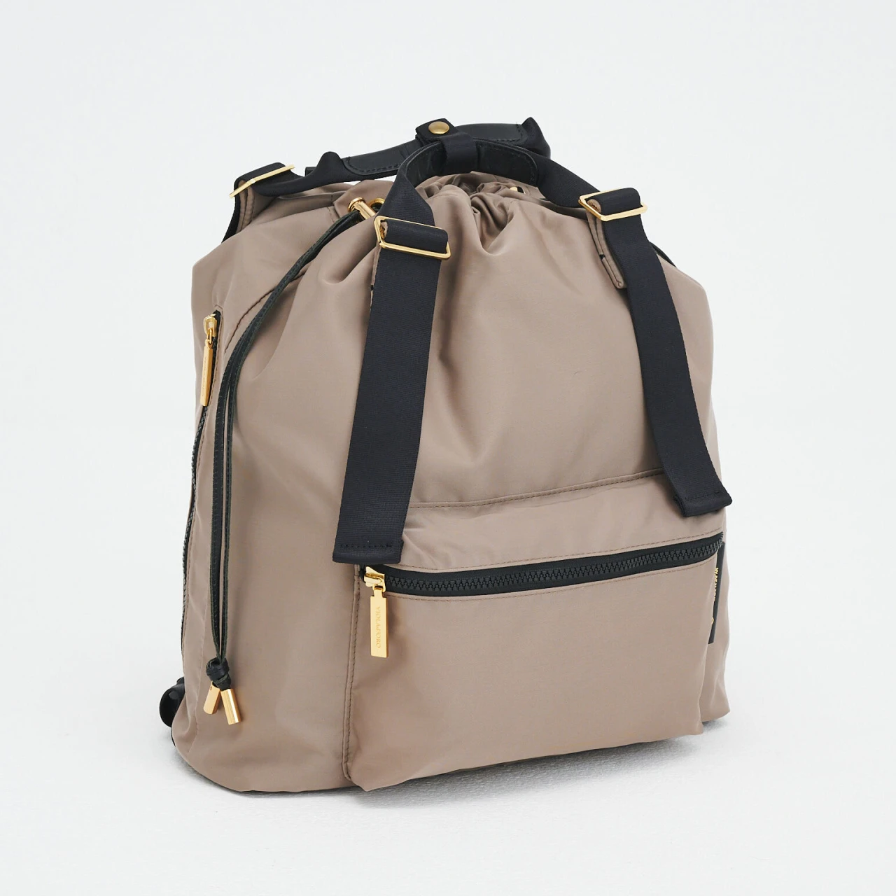 上品に映える！「ヴィオラドーロ」の2WAYナイロンリュック【優秀通勤リュック】