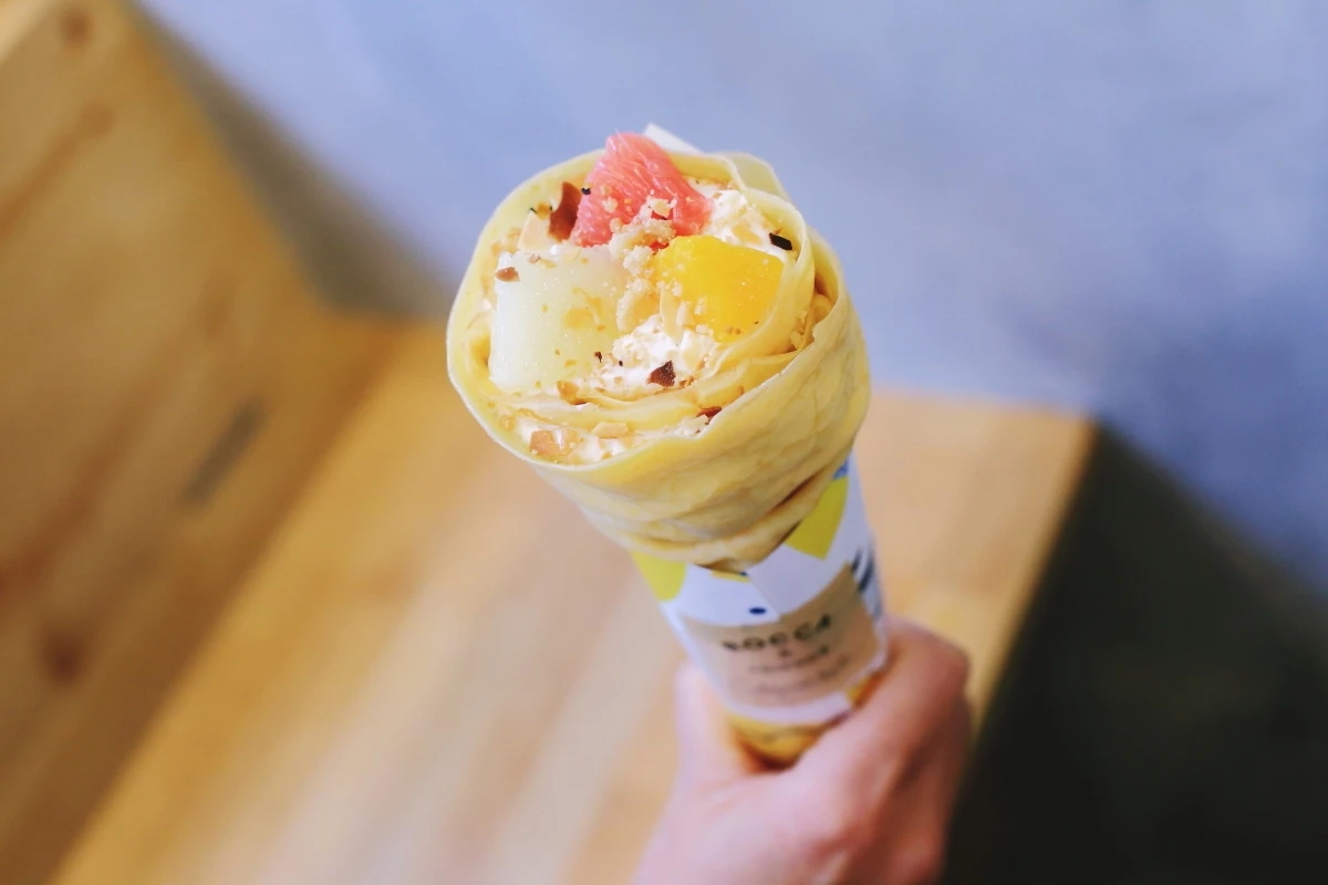 薄めに焼いた生地の層もおいしい！インスタ映えクレープ③【関西のイケスポ】