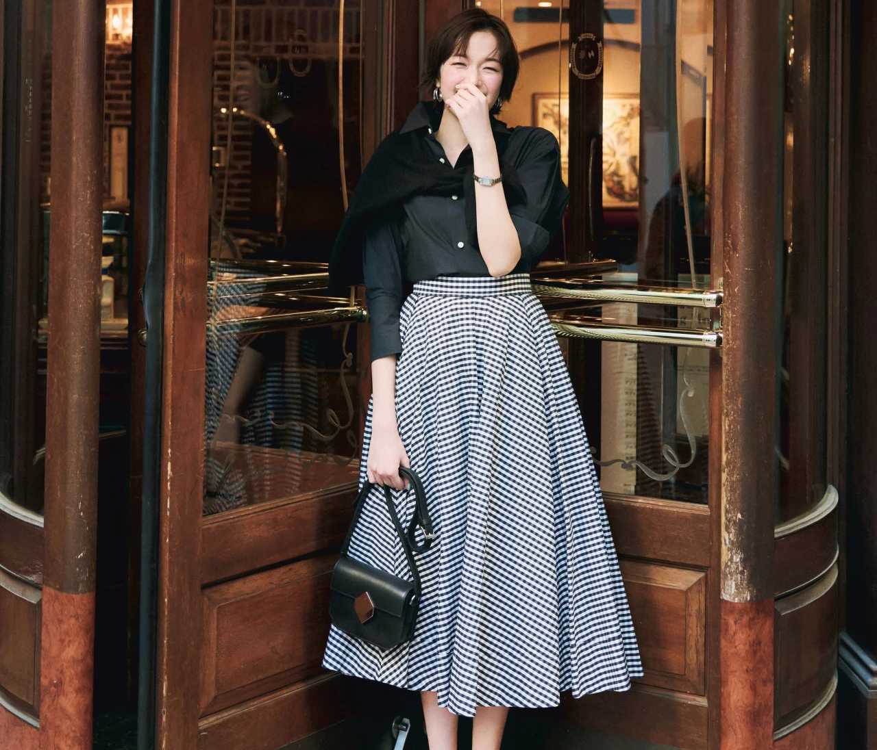 【甲深パンプスコーデ】品格漂うフェミニンな一足で憧れレディに【BAILA今日のコーデ】