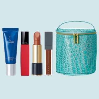 オール私物!【美容家・神崎恵さん】がハワイへ持って行くビーチ映えコスメ大公開