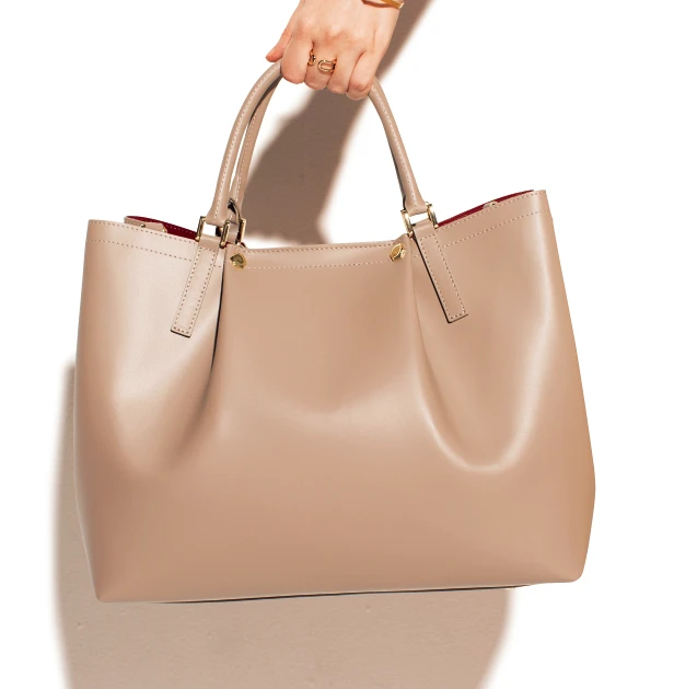 【つい大荷物になっちゃうエディターズ】のバッグ&バッグの中身