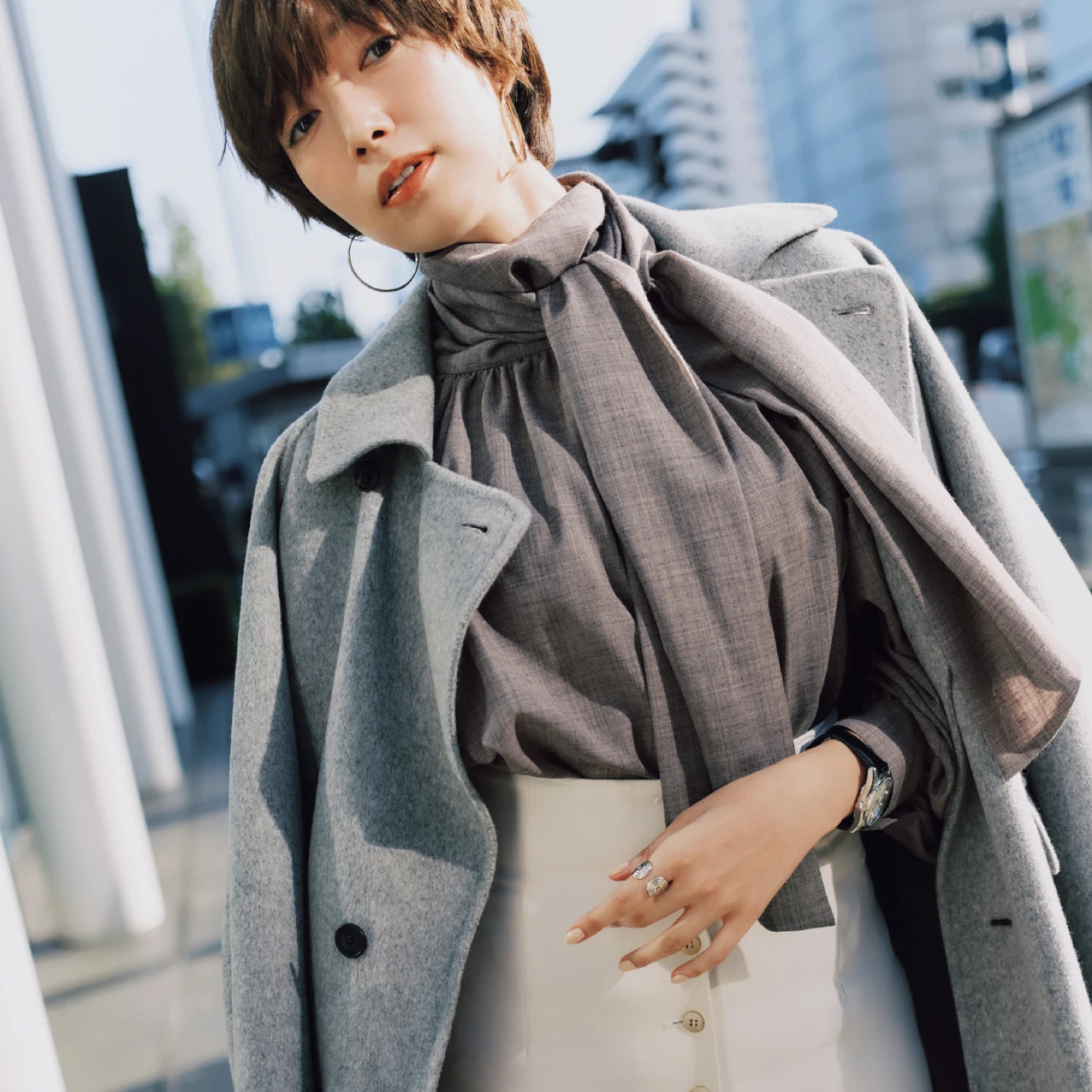 【2026年は大きめボウタイのブラウスが旬!】一枚持っておきたい主役級トップス7選