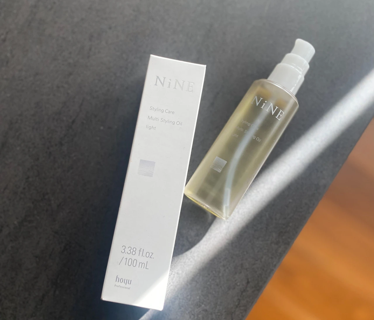 【プロが太鼓判！】ヘアメイクさん発、リピ計15本超えのヘアオイル＆スプレー3選【エディターズピック】