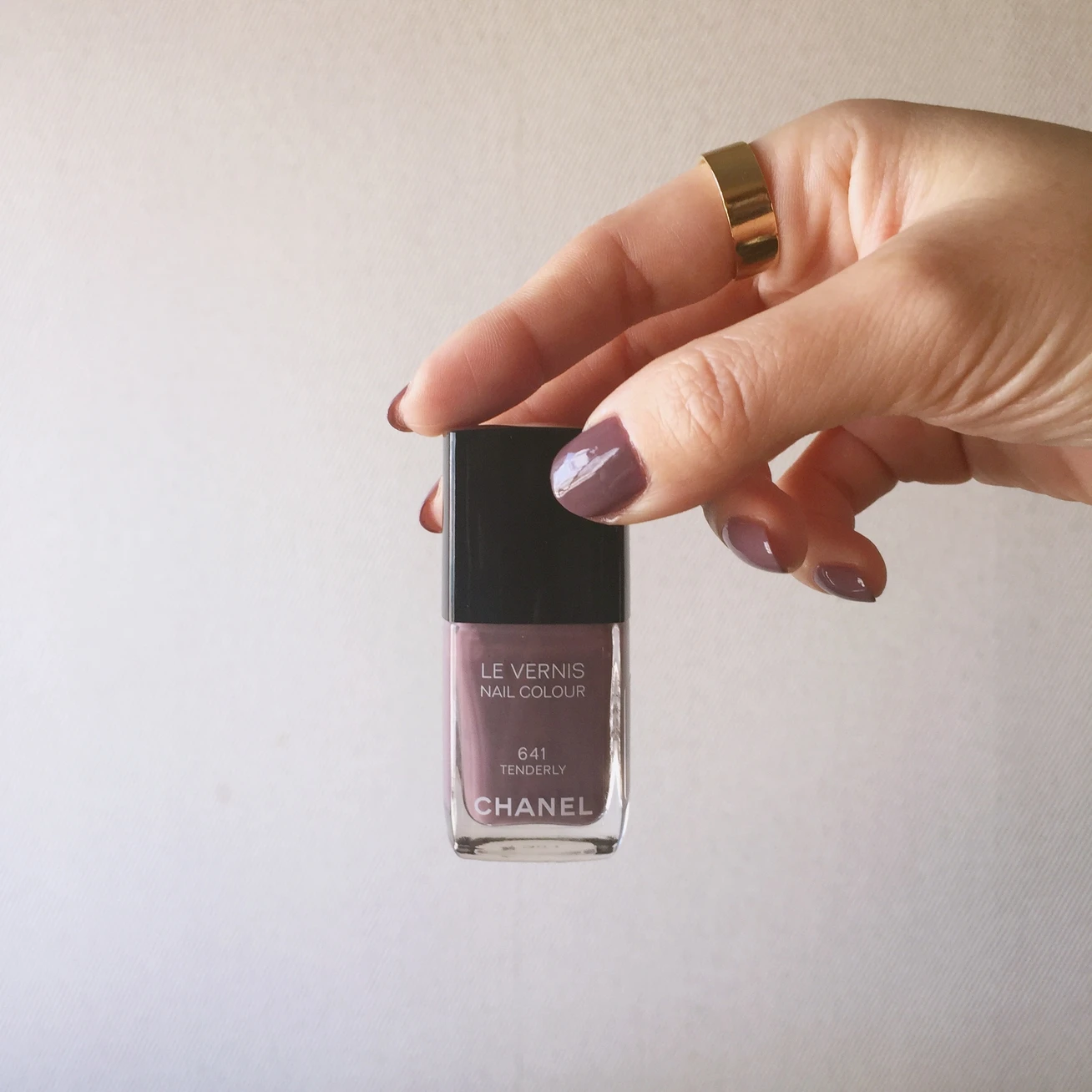 【日曜夜のネイル時間】シャネルのモードなモーブ色