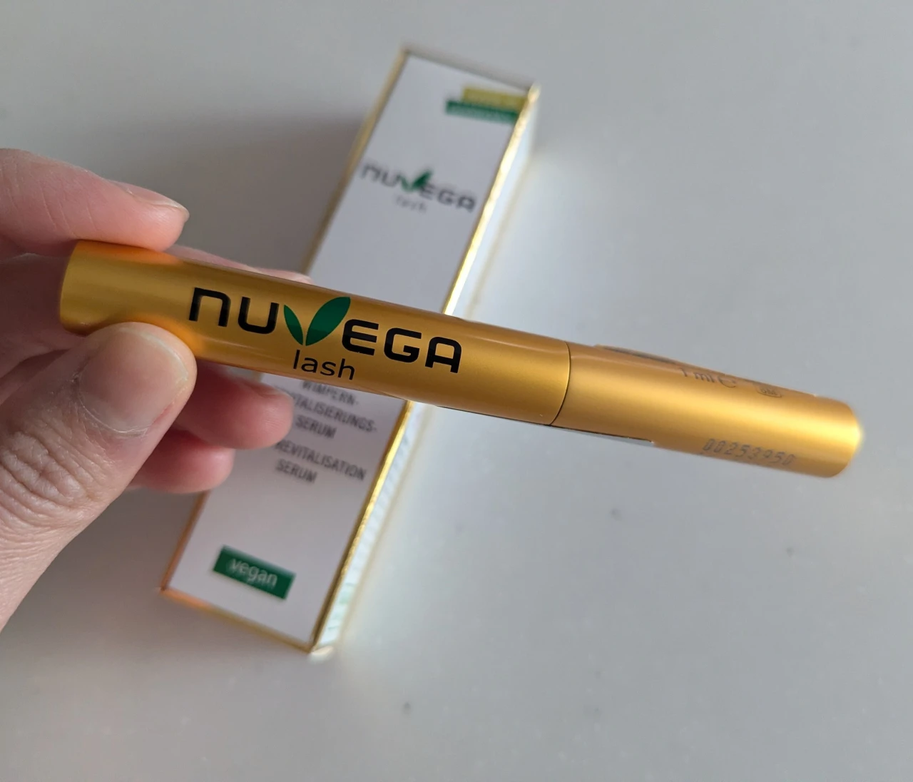 刺激はイヤ。でも伸びは欲しい！私の本命まつ毛美容液