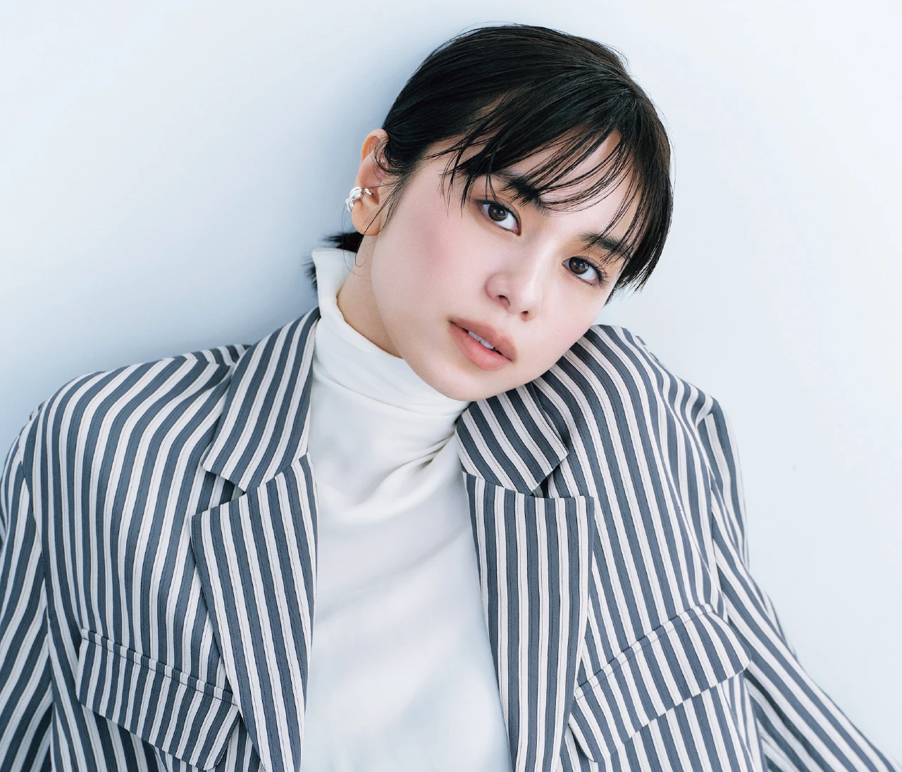 【2026春の大人ピンクメイク】肌に溶け込む「モーヴピンク」のチークで洒落感と女っぽさを忍ばせて