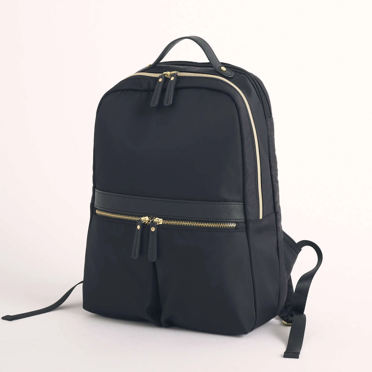 ビジネスシーンに映える上質さと実用性、どちらも欲しい人へ。「アオキ」発のリュックなら間違いない! 【優秀通勤リュック】