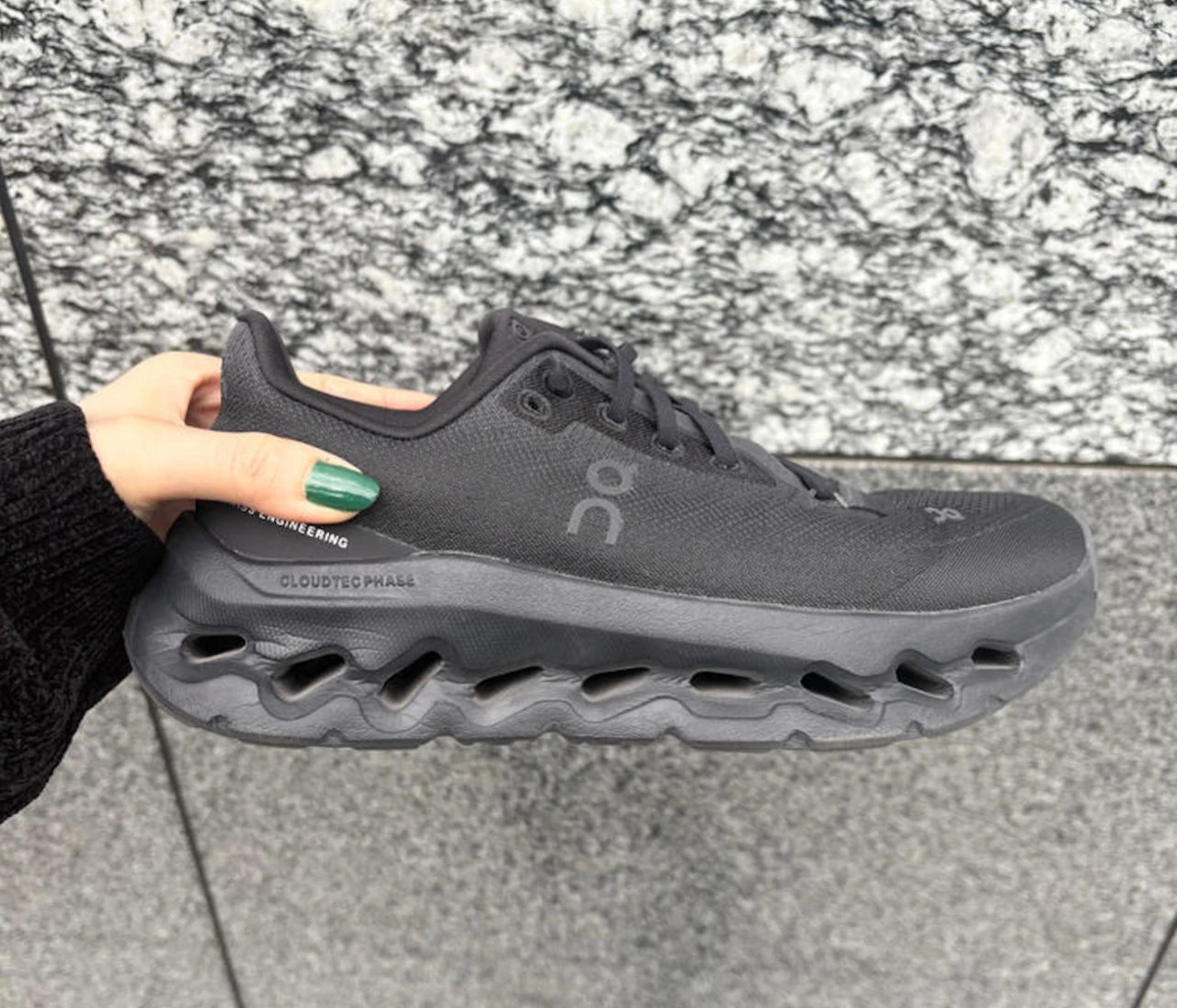 20000歩歩いても疲れない『On』のスニーカーが最強！