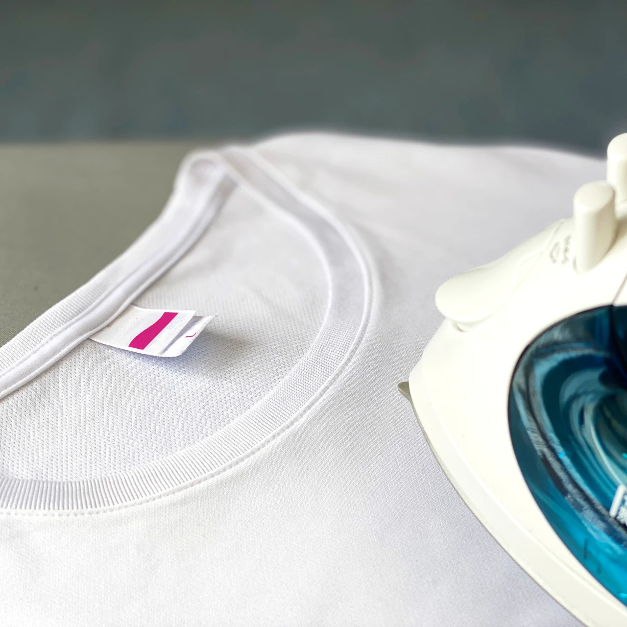 【プロ直伝対策】Tシャツの「シワ」を伸ばせる裏技からおすすめアイテム