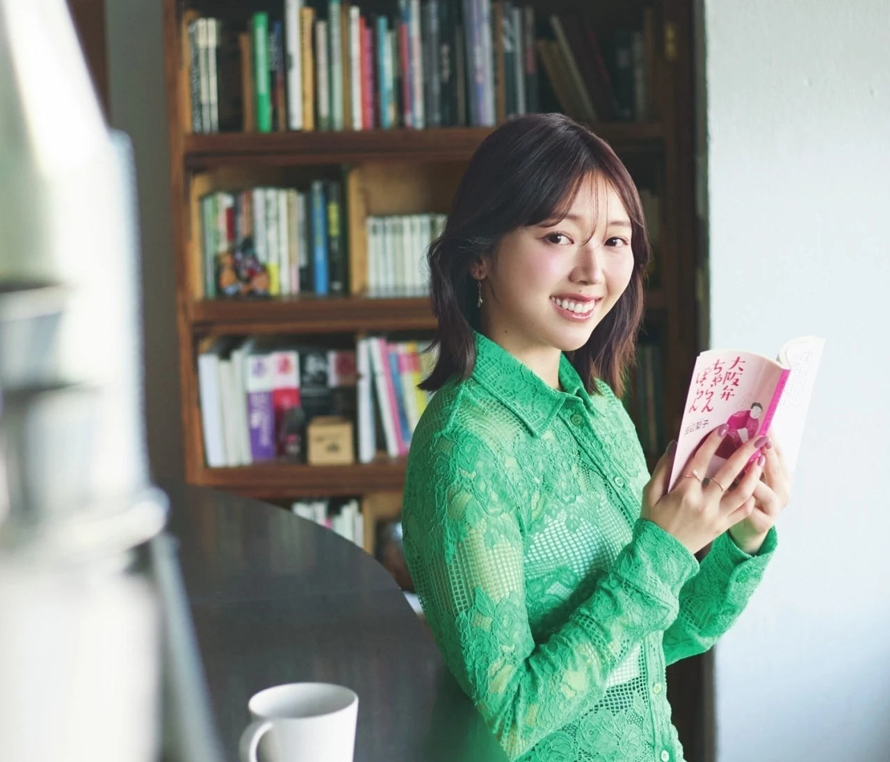 【文芸評論家・三宅香帆さんの働く一日に密着！】働いていても本を読んでいるのか!?