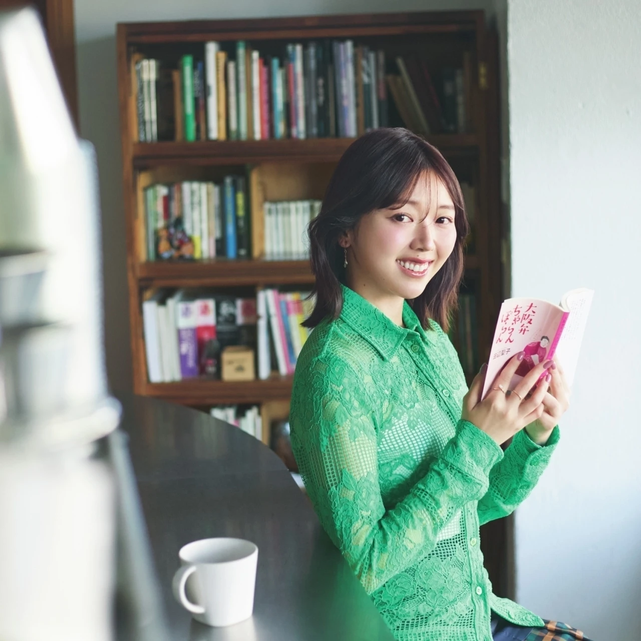 【文芸評論家・三宅香帆さんの働く一日に密着！】働いていても本を読んでいるのか!?