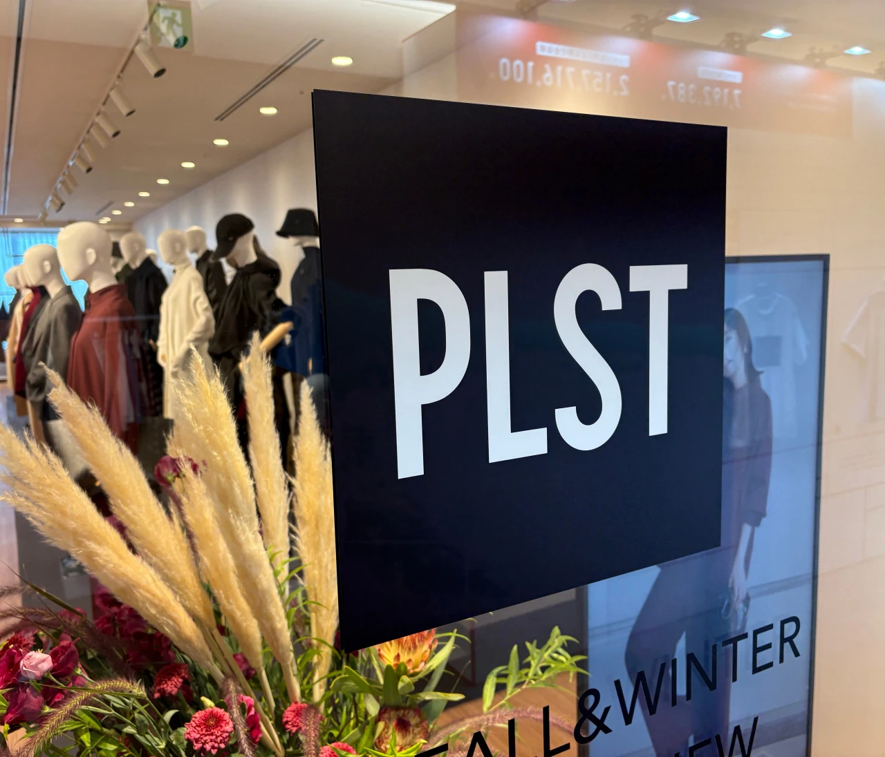 【PLST（プラステ）】2025年秋冬展示会レポ！新デザイナー村田晴信さんを迎え、“きちんと服”がさらに進化！