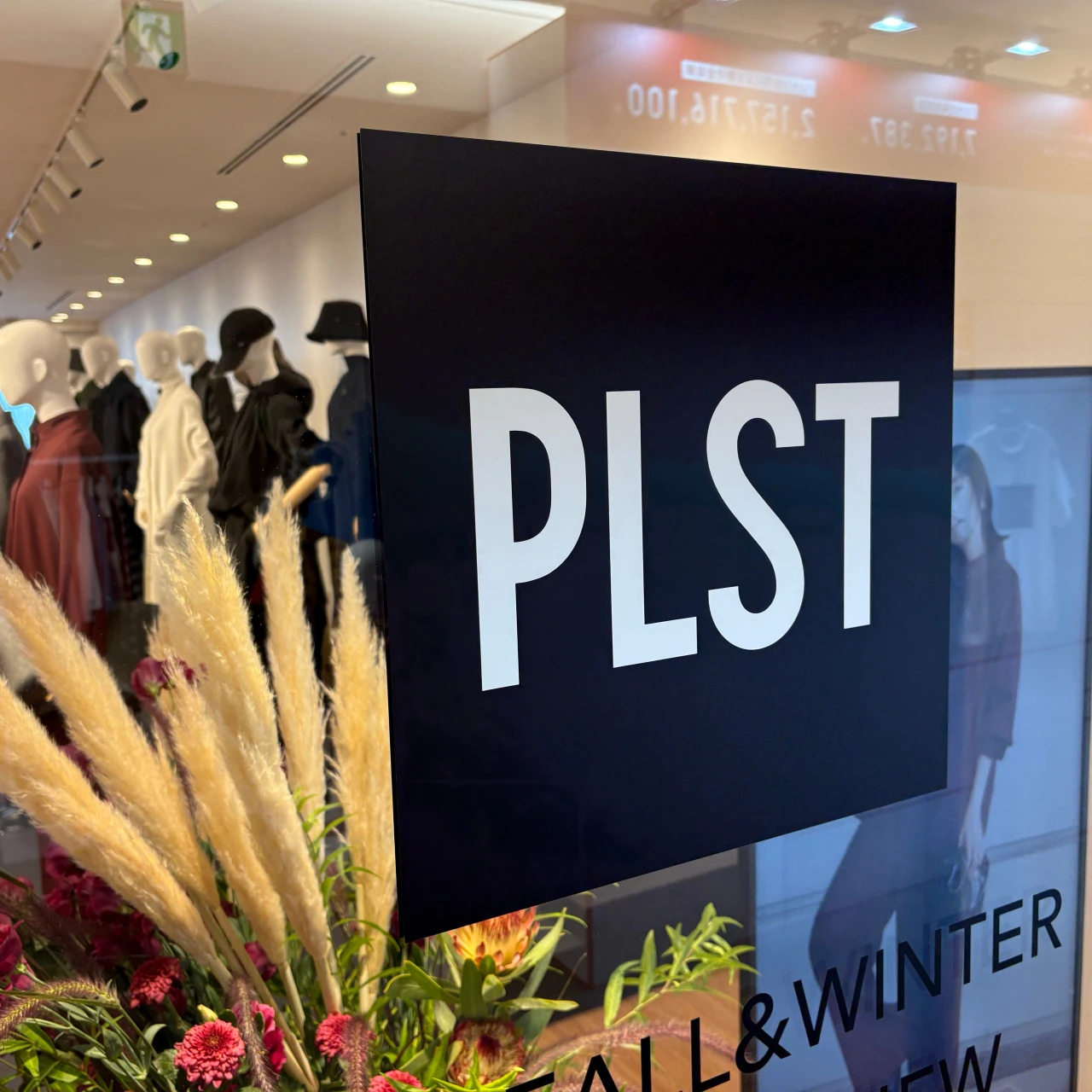 【PLST（プラステ）】2025年秋冬展示会レポ！新デザイナー村田晴信さんを迎え、“きちんと服”がさらに進化！