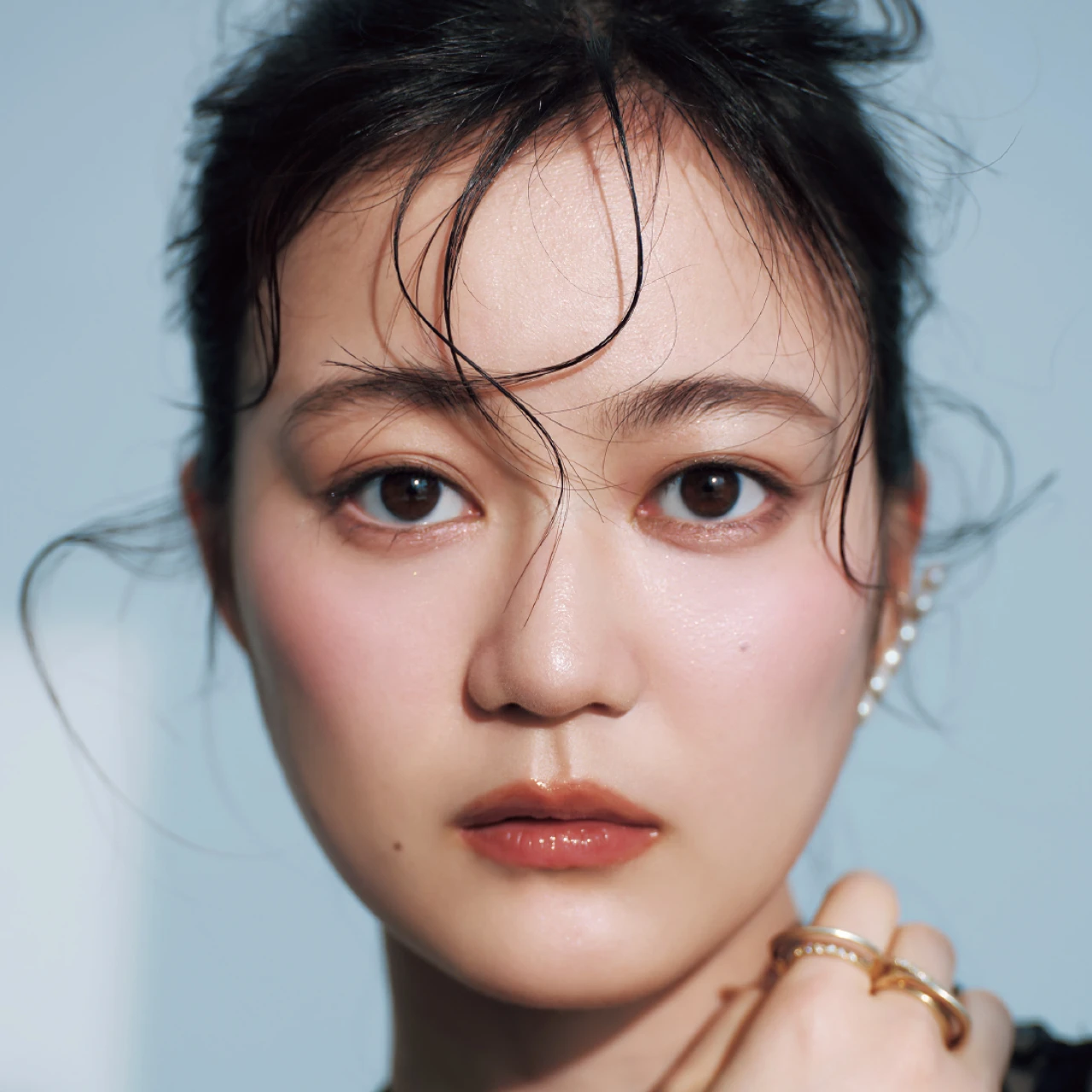 【生田絵梨花さん主演 夏の記憶と旬メイク】白みピンクチーク×深色リップで甘くて苦い夏ルックが完成