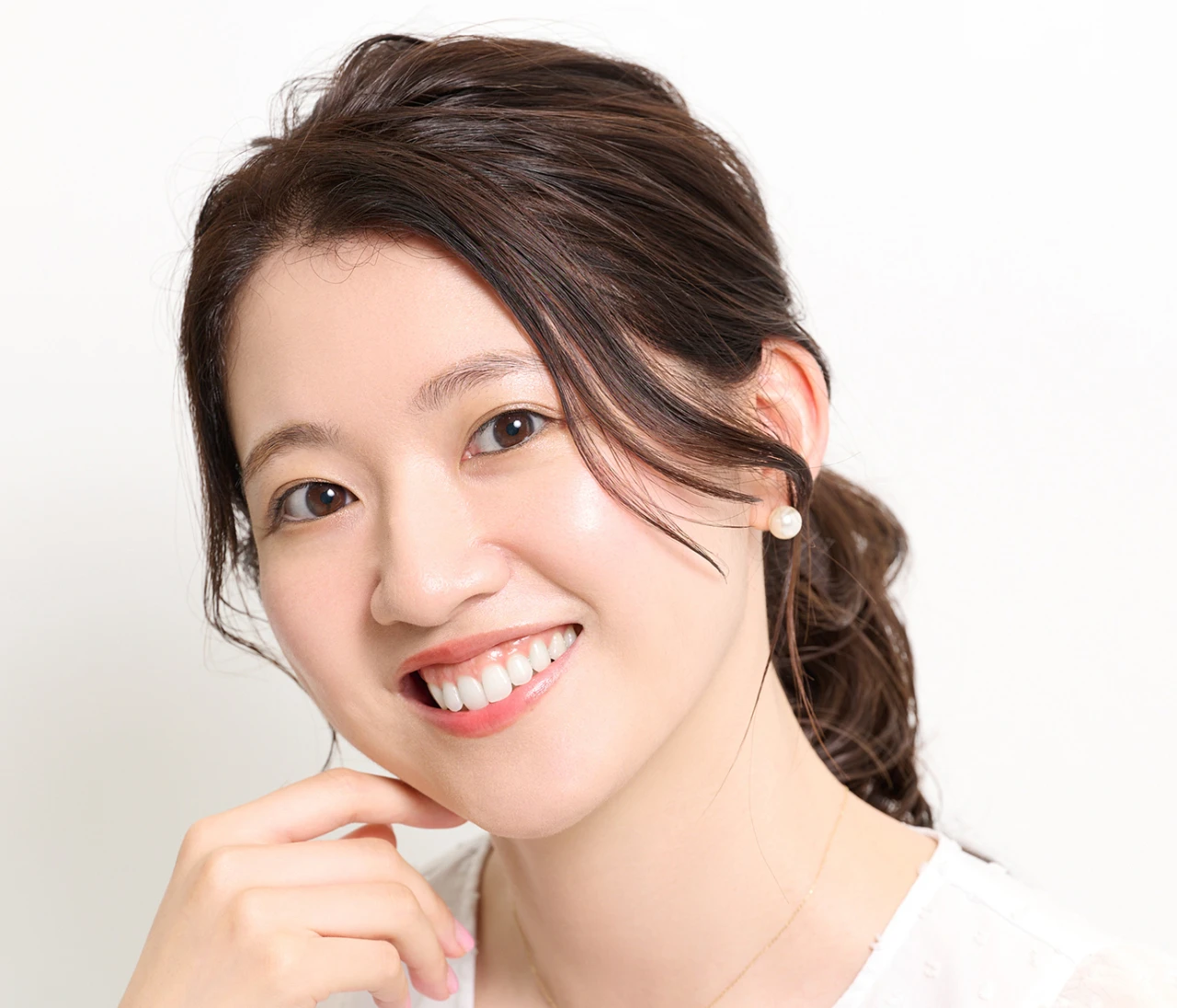 [猛暑にはまとめ髪！] セミロングヘア編 プロのテクで差がつくふんわりまとめ髪。見た目もボリュームアップ、薄毛カバーもできちゃう！