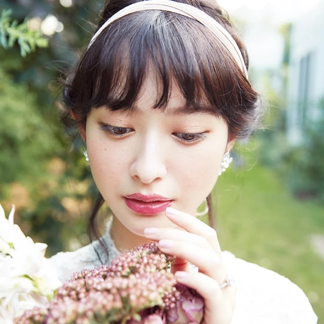 指先のスモールスペースこそこだわりたい。ブーケとネイルの素敵な関係