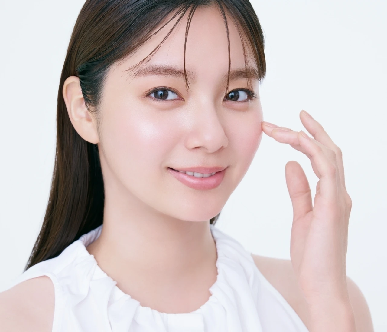 【SOFINA iP】毛穴汚れまでケアする「マイクロ泡のうるおい洗顔料」で始める素肌磨き