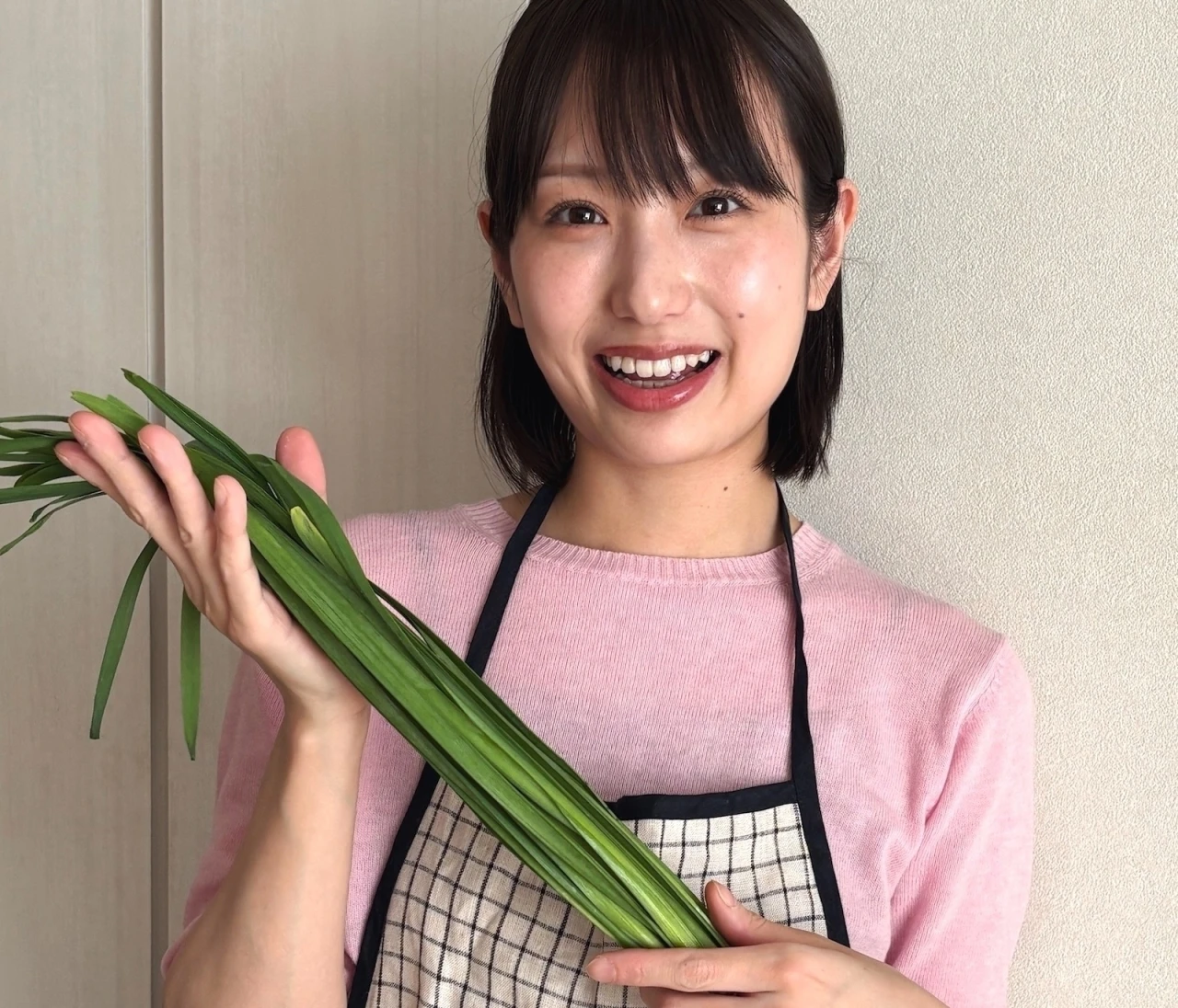 【長谷川あかりのご自愛ごはん】ニラが主役の簡単レシピ4選。パスタ、オムレツ、台湾風ラーメン。スタミナ満点で風邪予防にも効果的!