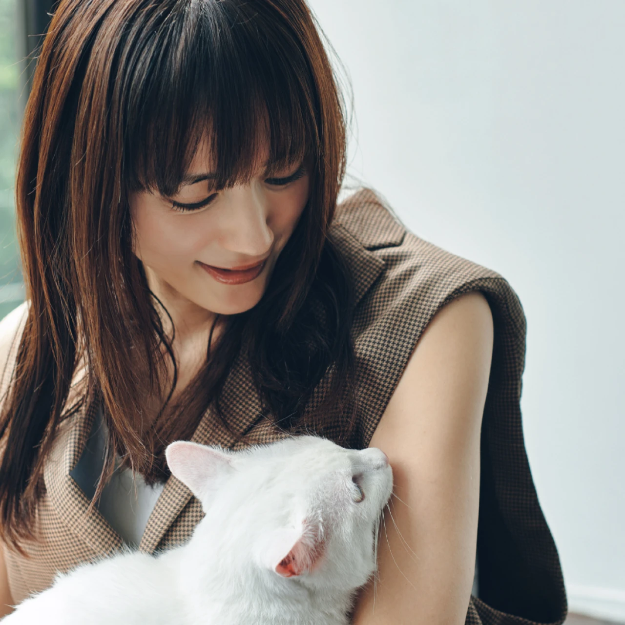 【 #綾瀬はるか インタビュー〈前編〉】「#ひとりで死にたい」は“自分らしくありたい”ということ