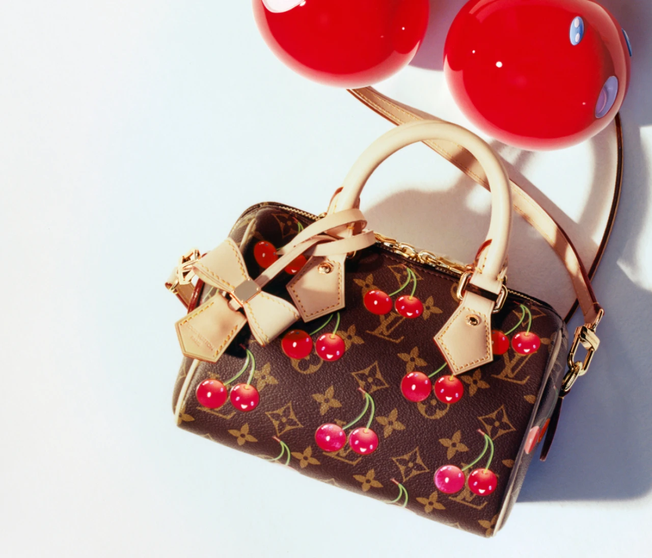 【ルイ・ヴィトン】「LOUIS VUITTON × MURAKAMI」色鮮やかなチェリー・モチーフをあしらったアイテムが登場